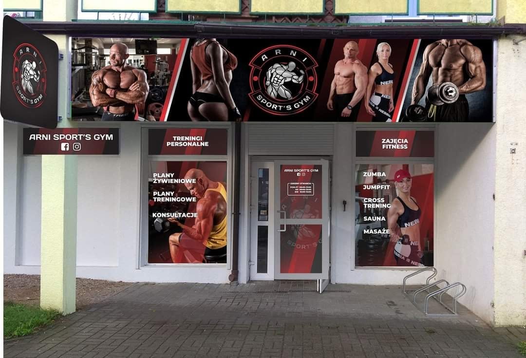 Wejście do Arni Sport's Gym przy ul. Heleny Modrzejewskiej 40 w Koszalinie